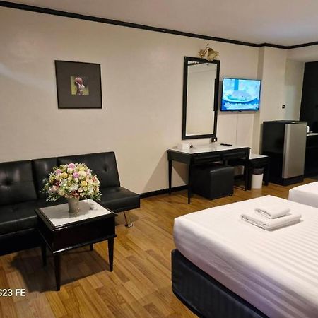 Town In Town Gardent Resort Банкок Екстериор снимка