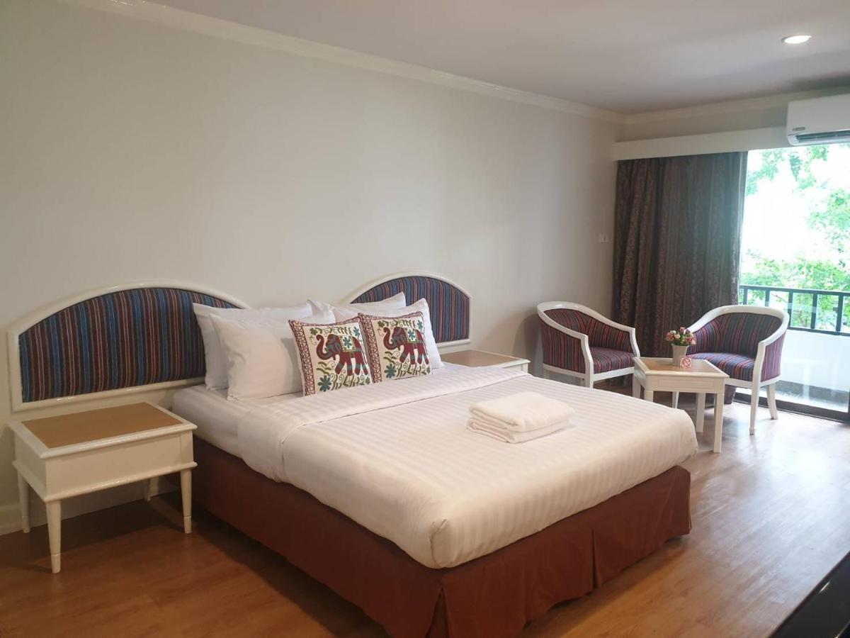 Town In Town Gardent Resort Банкок Екстериор снимка