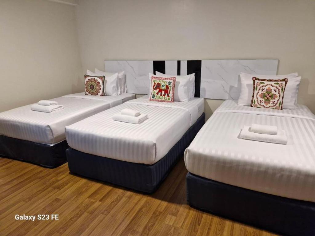 Town In Town Gardent Resort Банкок Екстериор снимка