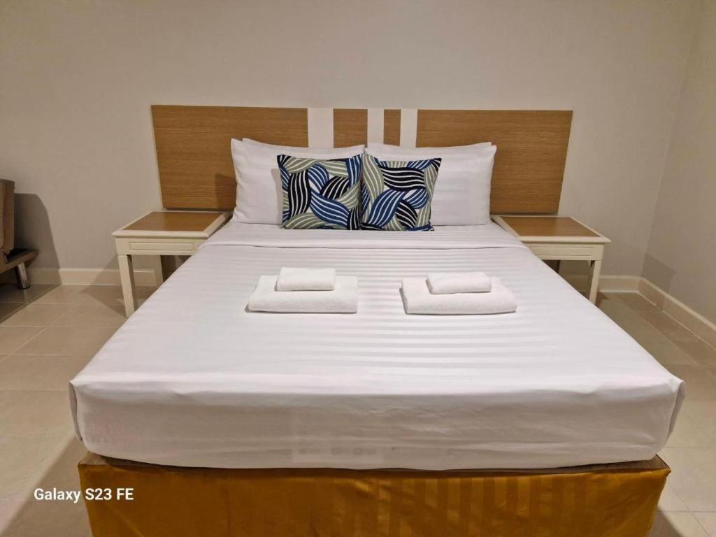 Town In Town Gardent Resort Банкок Екстериор снимка