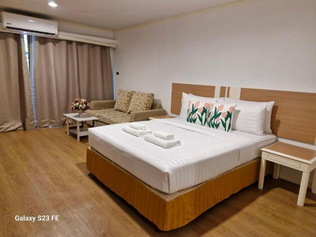 Town In Town Gardent Resort Банкок Екстериор снимка