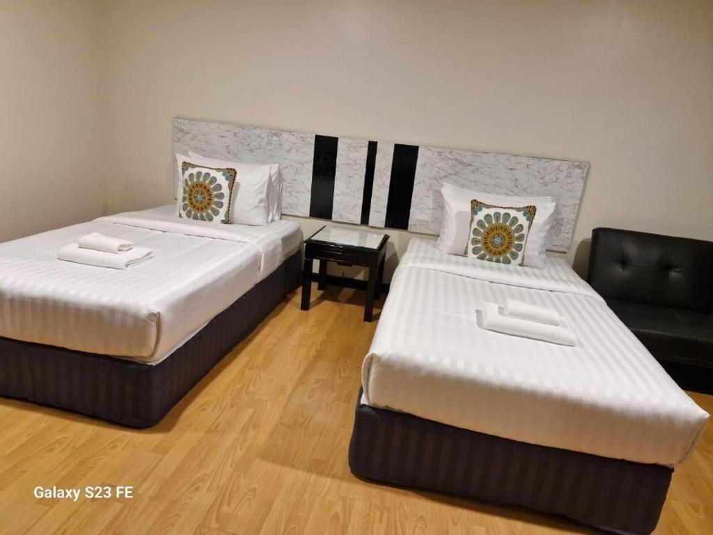 Town In Town Gardent Resort Банкок Екстериор снимка