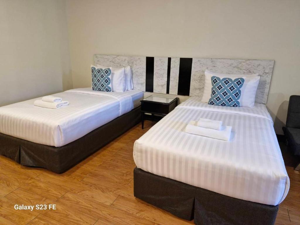 Town In Town Gardent Resort Банкок Екстериор снимка