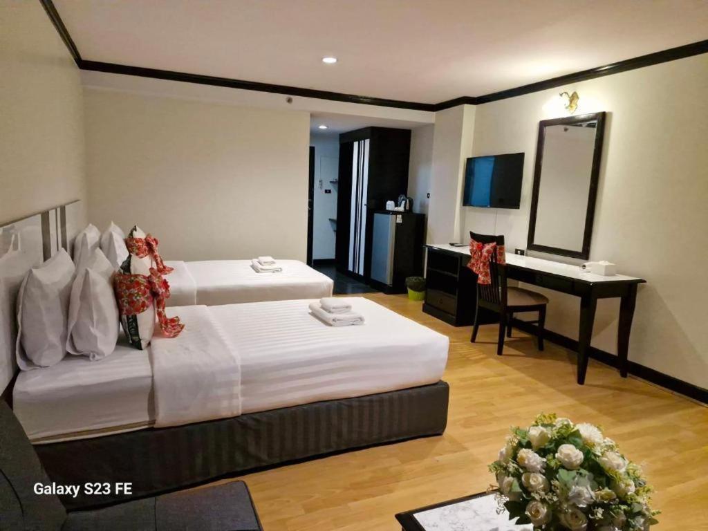Town In Town Gardent Resort Банкок Екстериор снимка