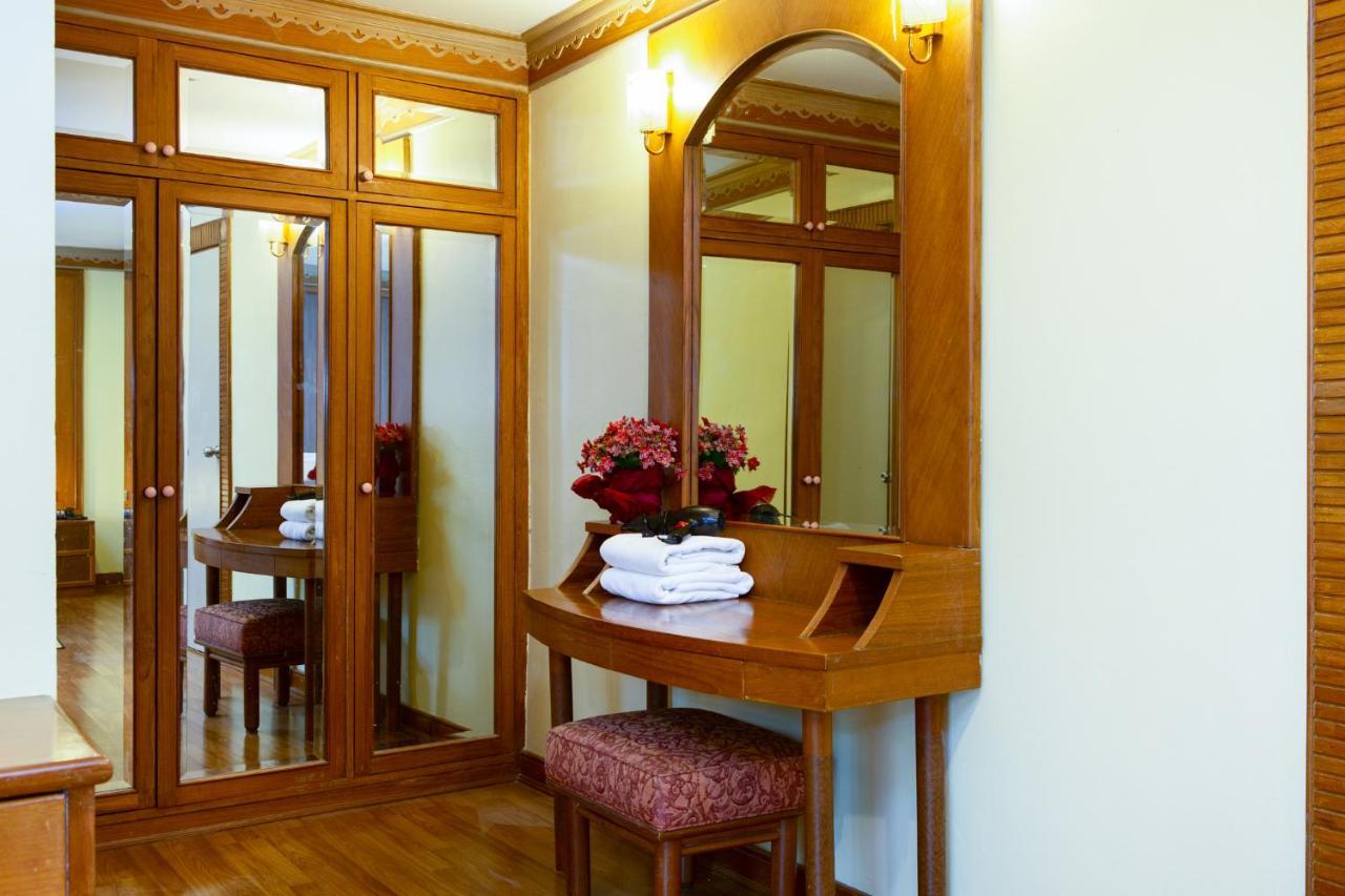 Town In Town Gardent Resort Банкок Екстериор снимка